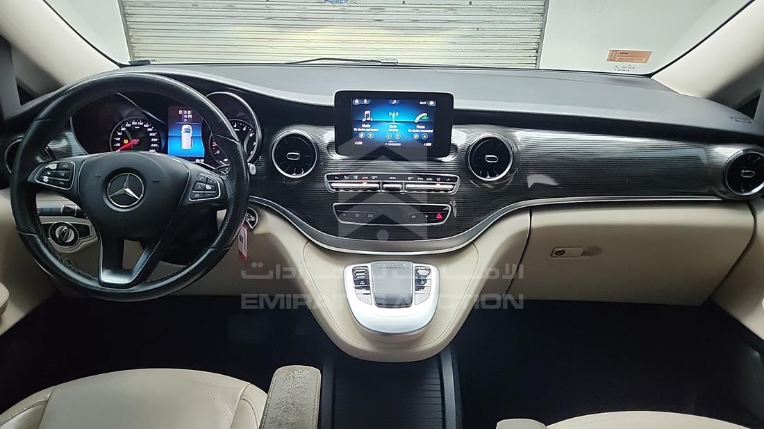 مرسيدس V 250 2021 — نظم الترفيه وكاميرا المراقبة والملاحة — صورة 16