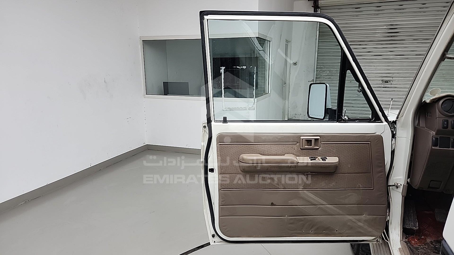 2018 TOYOTA LAND CRUISER VIN: JTFLV73J0J7503183