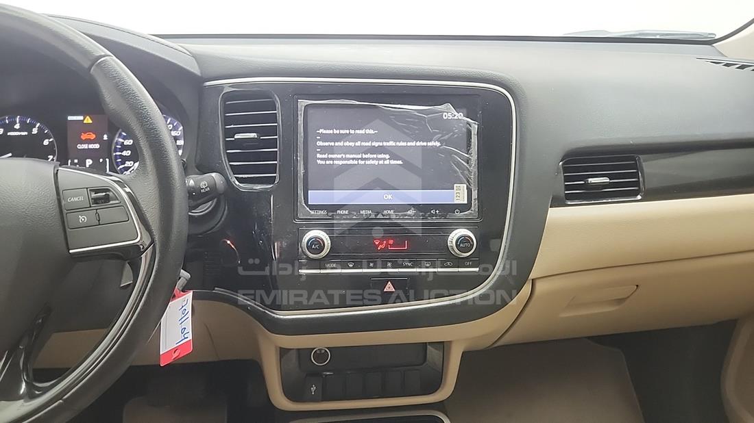 2021 Mitsubishi Outlander — Entertainment Systems & Camera Monitor & Navigation — Photo 17