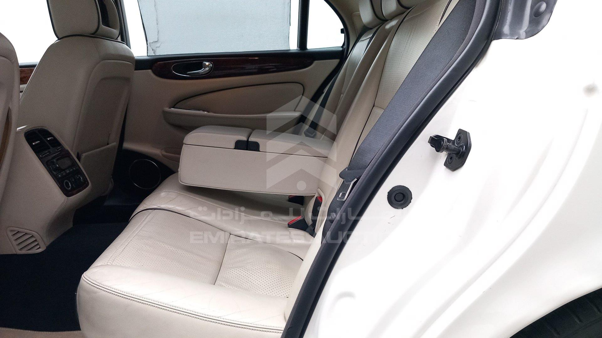 2008 JAGUAR X J 8 VIN: SAJAA89F58SH25430