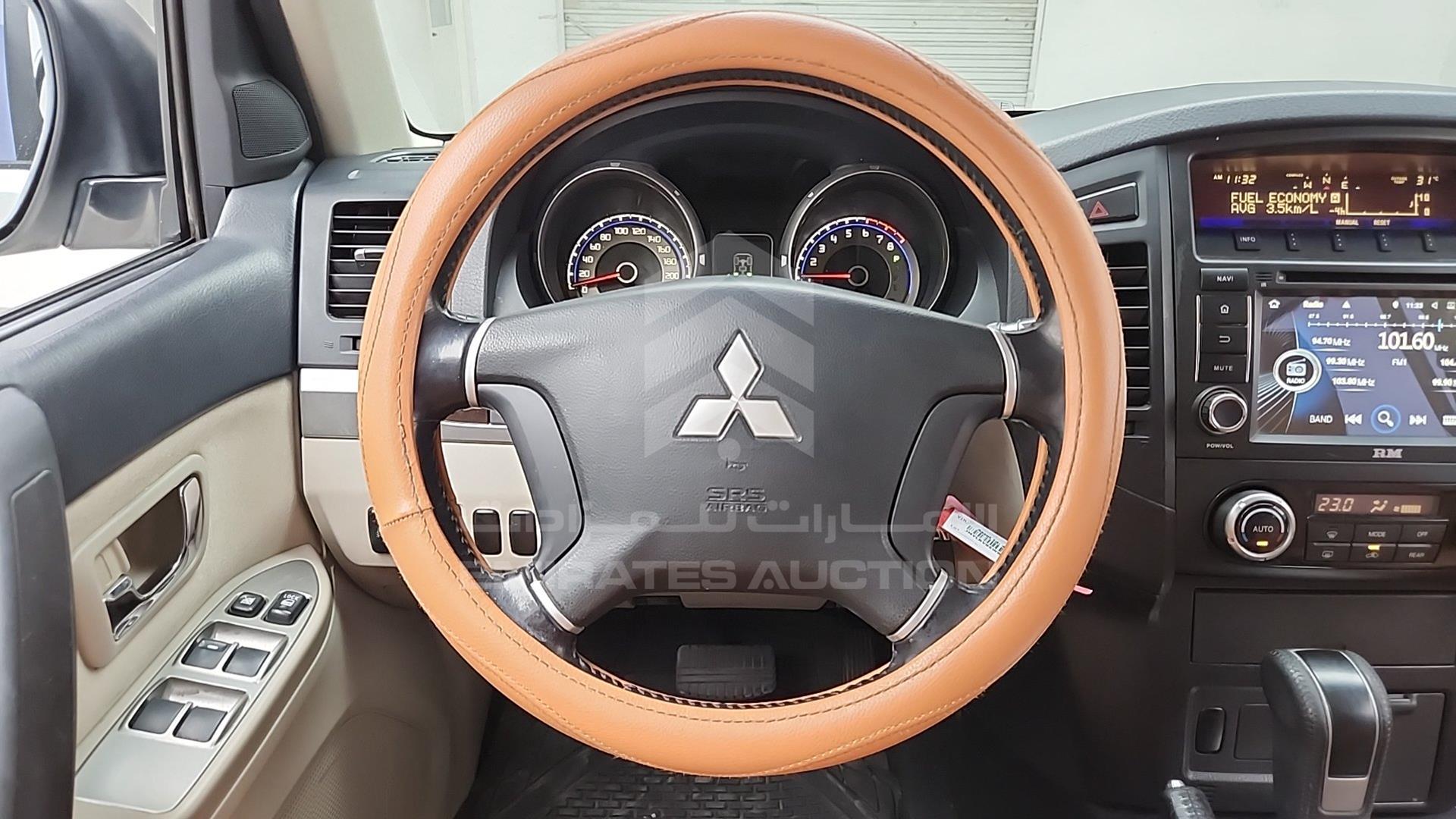 2011 MITSUBISHI PAJERO VIN: JMYLRV95WBJ705799