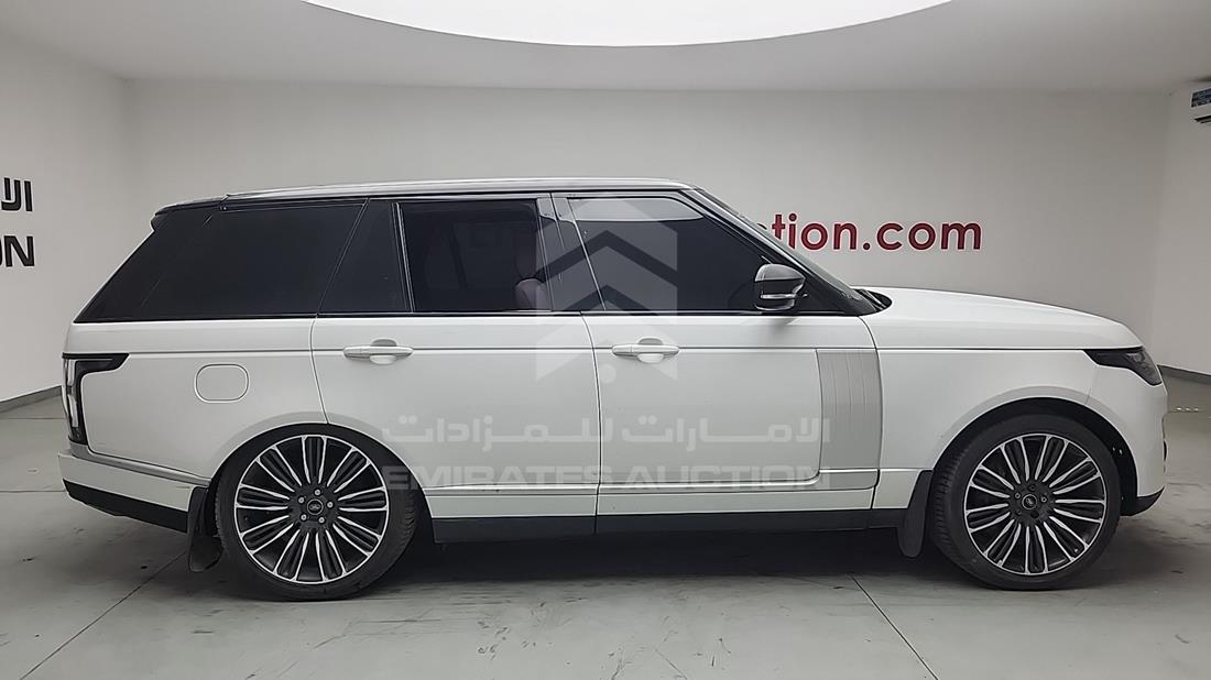 رنج روفر اتش اس إى 2018 — الزاوية الأمامية اليمنى — صورة 12