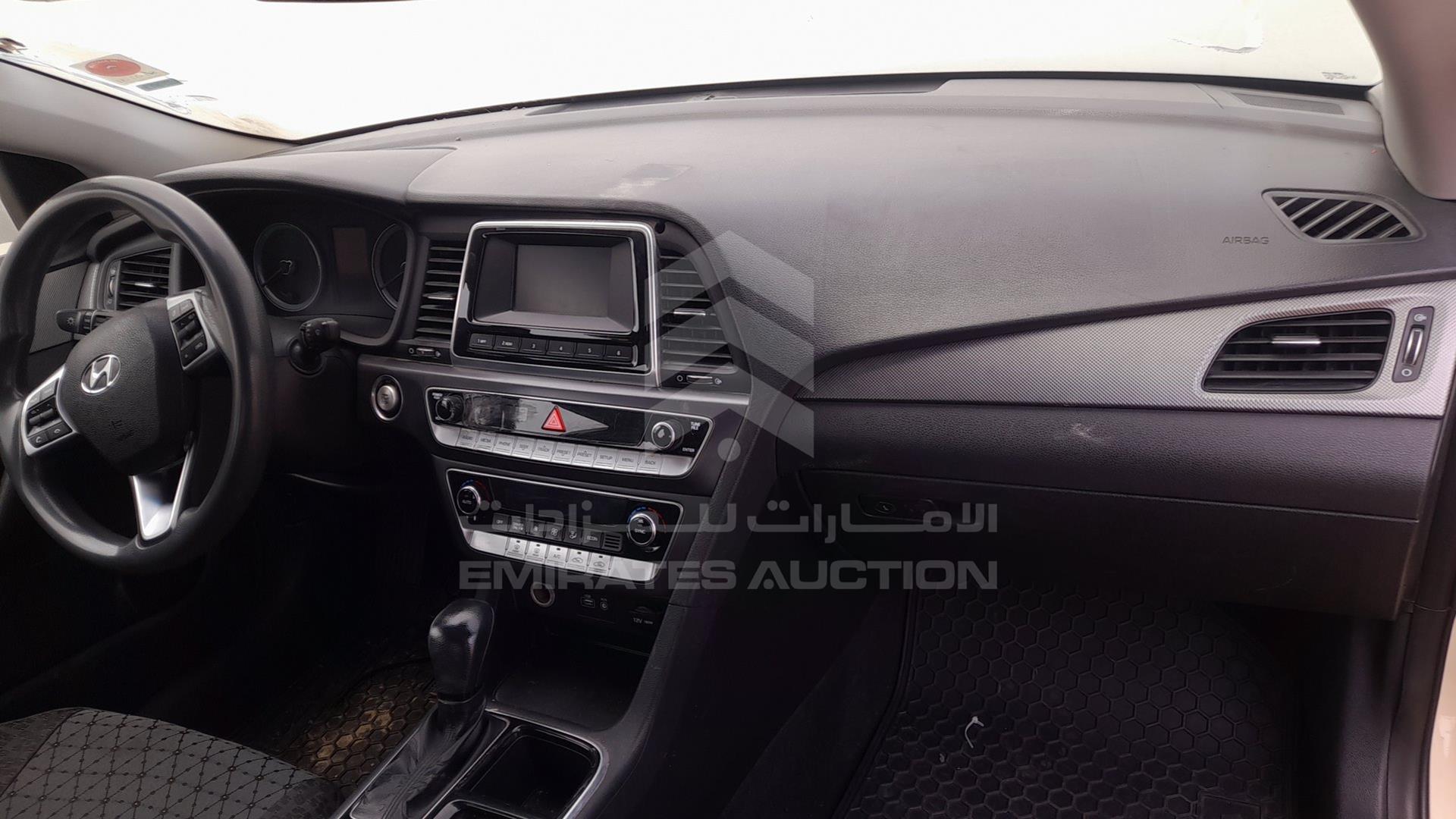 2019 HYUNDAI SONATA VIN: KMHE24136KA092983