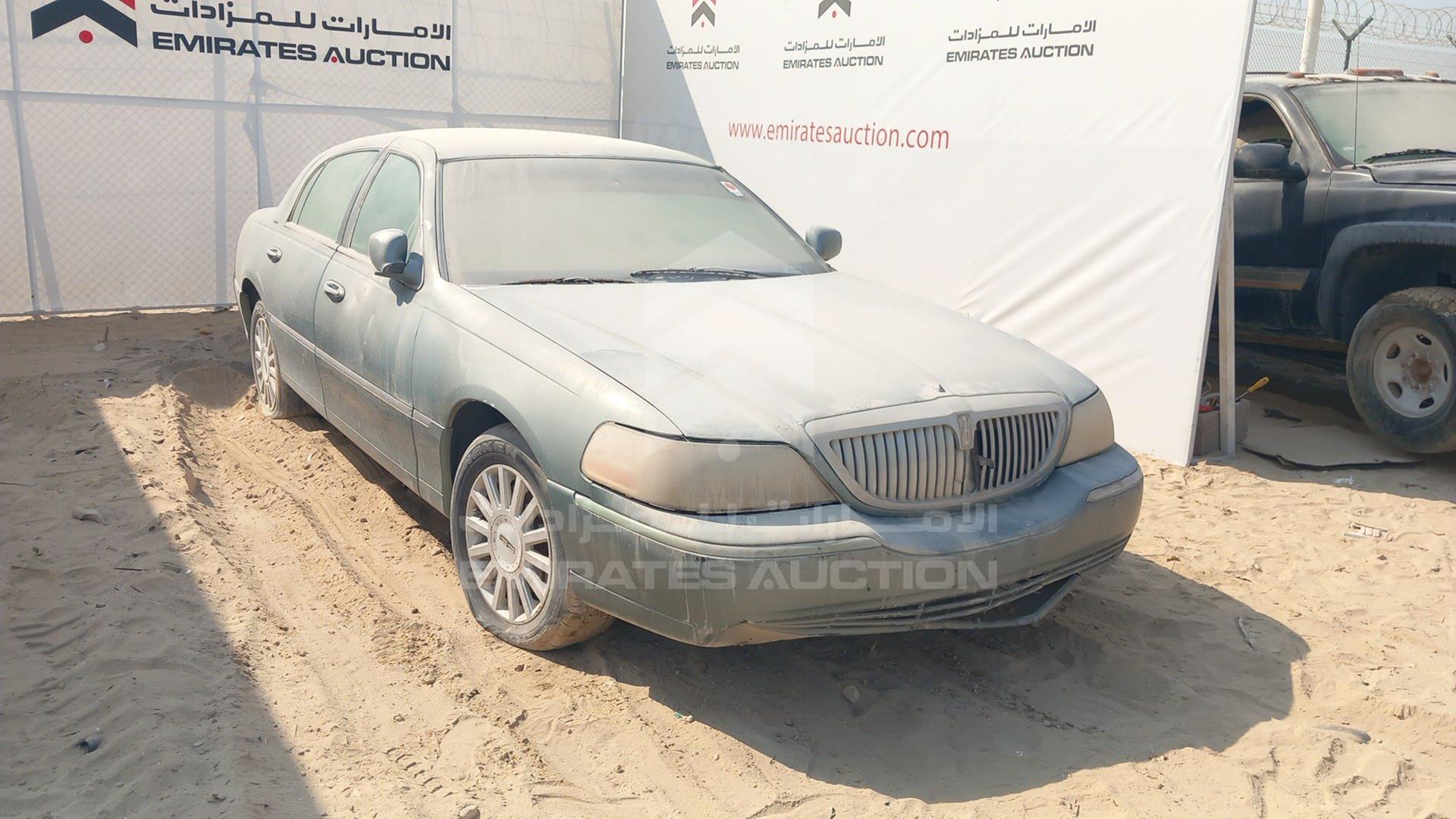 2004 LINCOLN TOWN CAR VIN: 1LNHM81W84Y628335