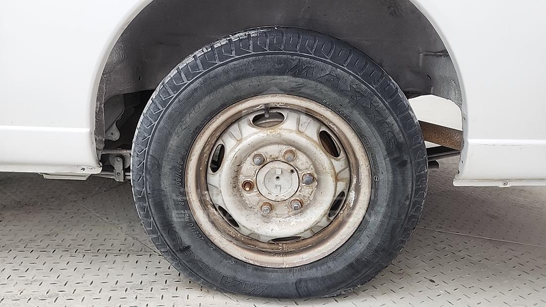 2005 Nissan Urvan — Rear Left Tyre — Photo 26