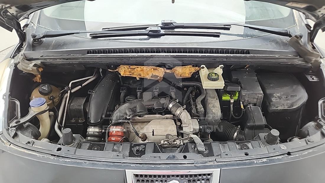 2011 Peugeot 3008 — Engine Bay — Photo 30