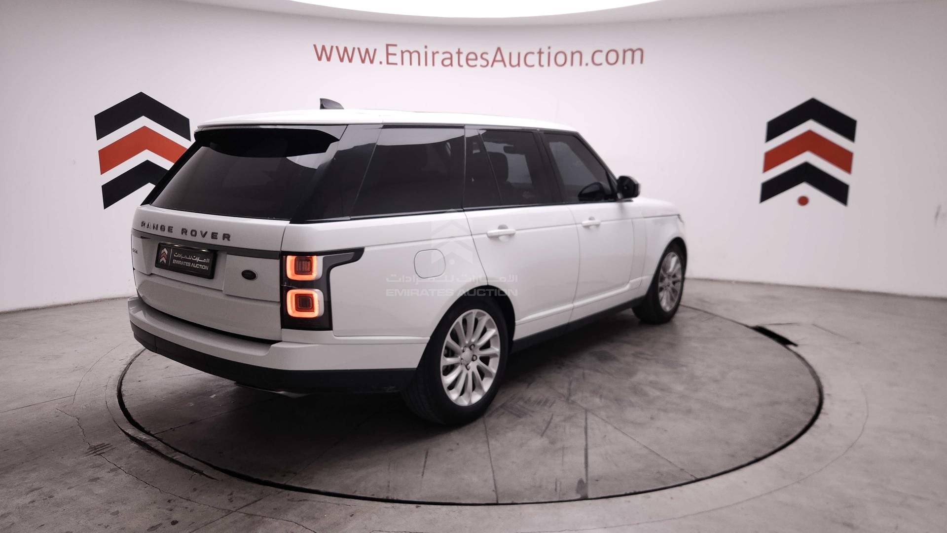 2018 RANGE ROVER HSE VIN: SALGA2BVXJA395227