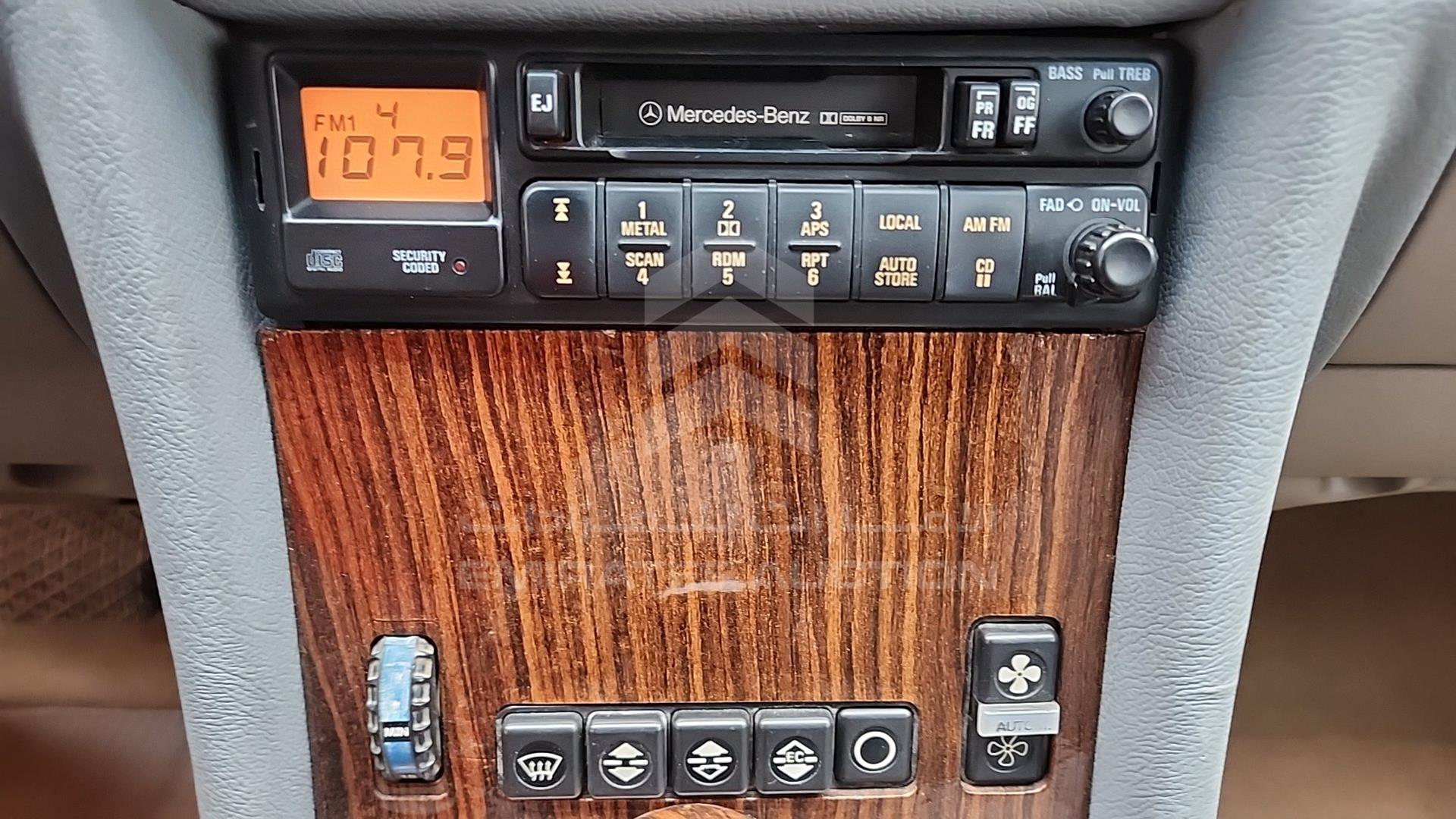 1982 MERCEDES SL 380 VIN: WDBBA45A5CB011405