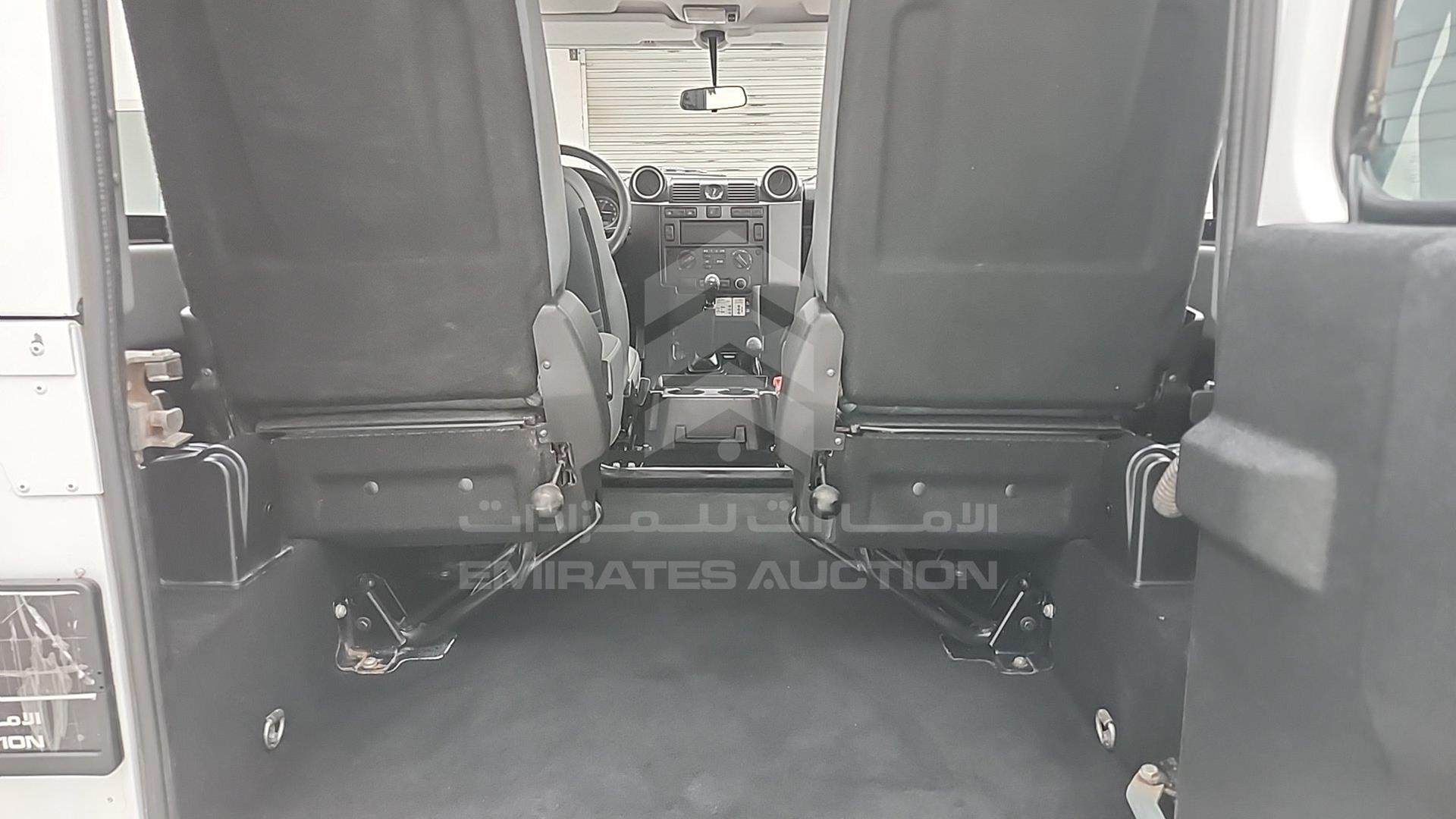 2011 LAND ROVER DEFENDER VIN: SALLDVBS8BA405450