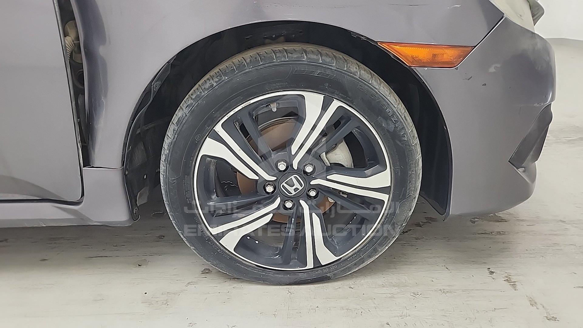 2018 HONDA CIVIC VIN: 2HGFC2F70JH592807