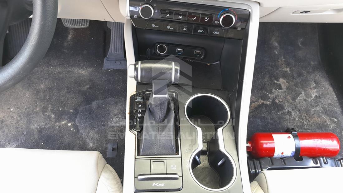 2022 Kia K5 — Gear View — Photo 17
