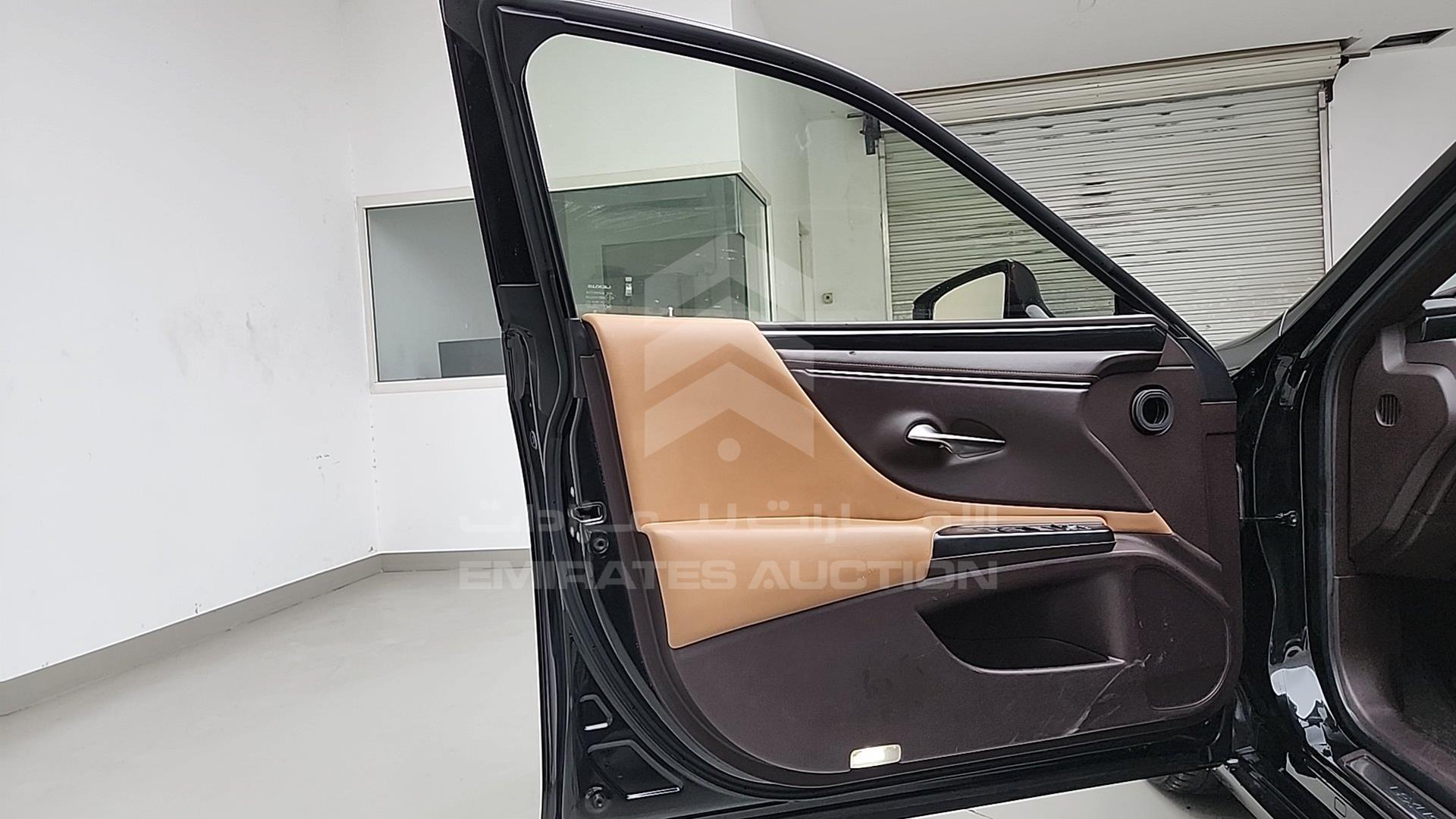 2019 LEXUS ES 350 VIN: JTHBZ1B1XK2005352