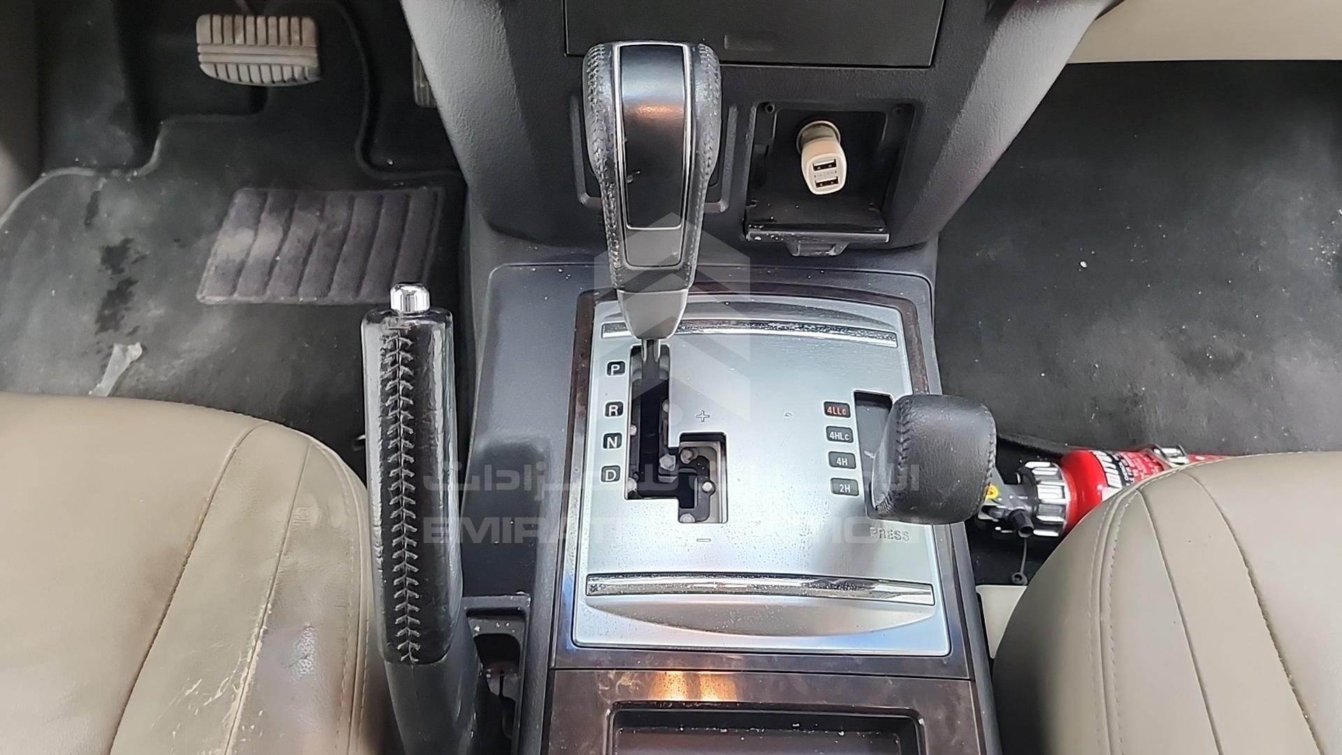 2011 MITSUBISHI PAJERO VIN: JMYLRV95WBJ706502