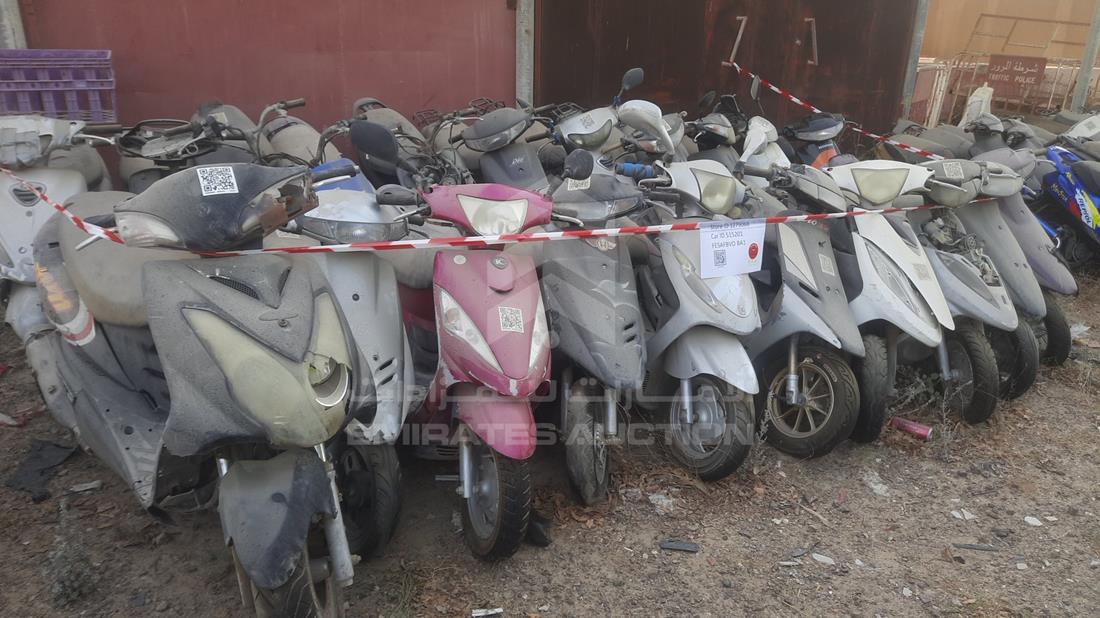21 Scooters - Scrap without document — Rear Left Angle — Photo 4