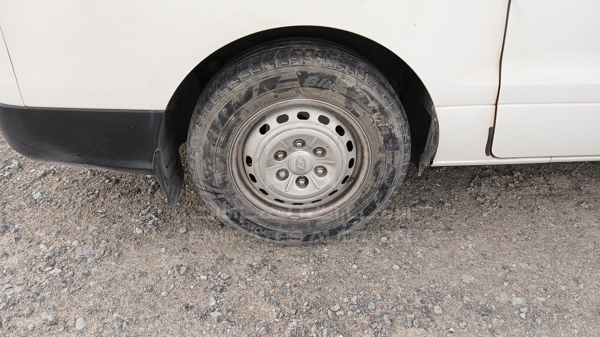 2019 HYUNDAI H1 VIN: KMJWA37R4KU016835