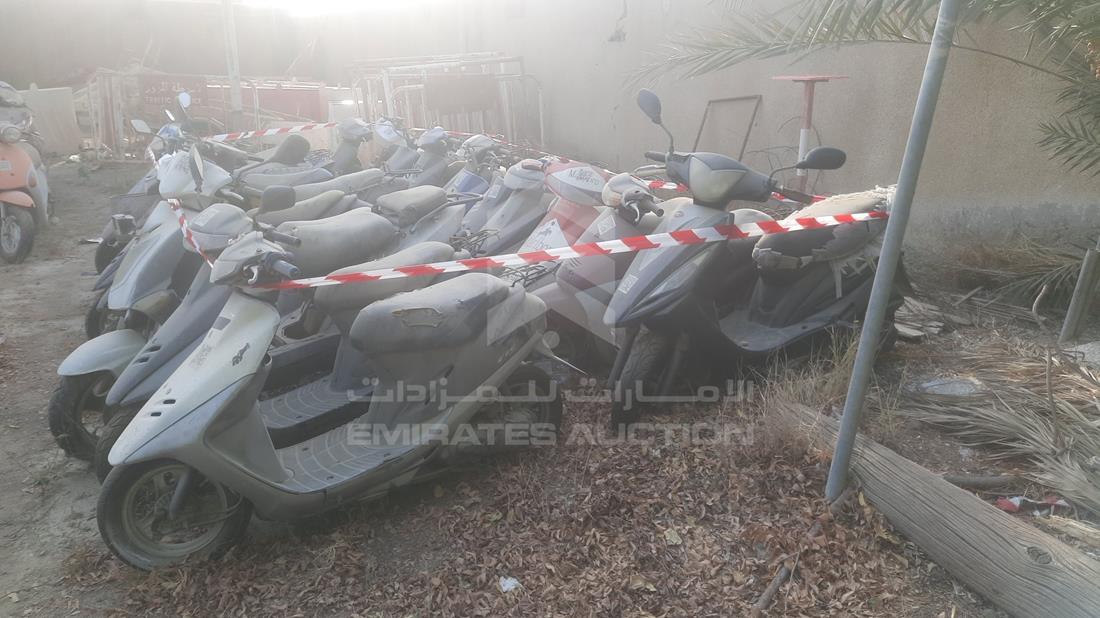 21 Scooters - Scrap without document — Front Left Angle — Photo 7