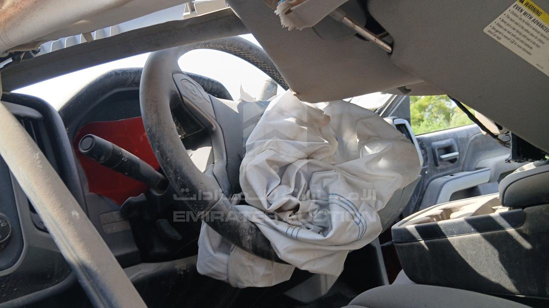 شيفروليه سيلفرادو 2018 — التحكمات في عجلة القيادة — صورة 14