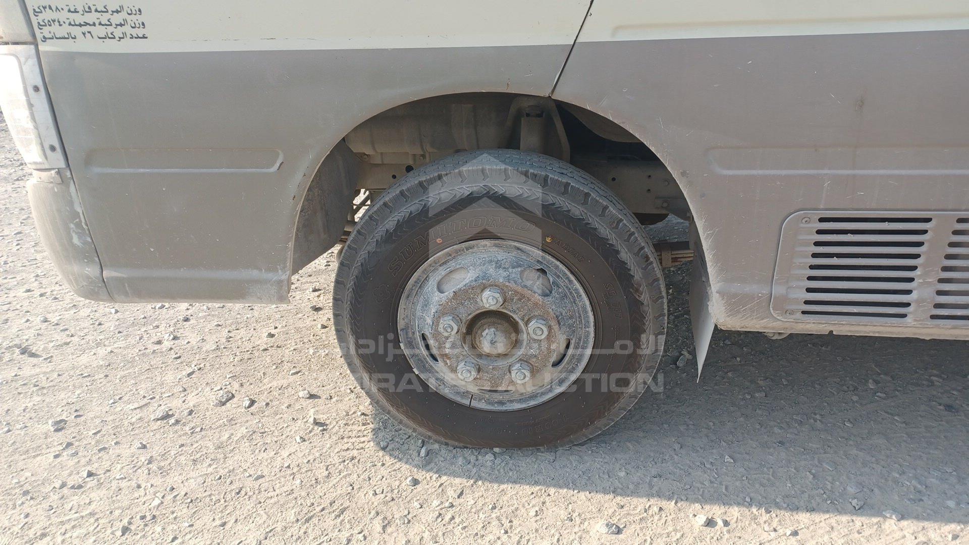 2011 HYUNDAI COUNTY VIN: KMJHG17C1BC050826