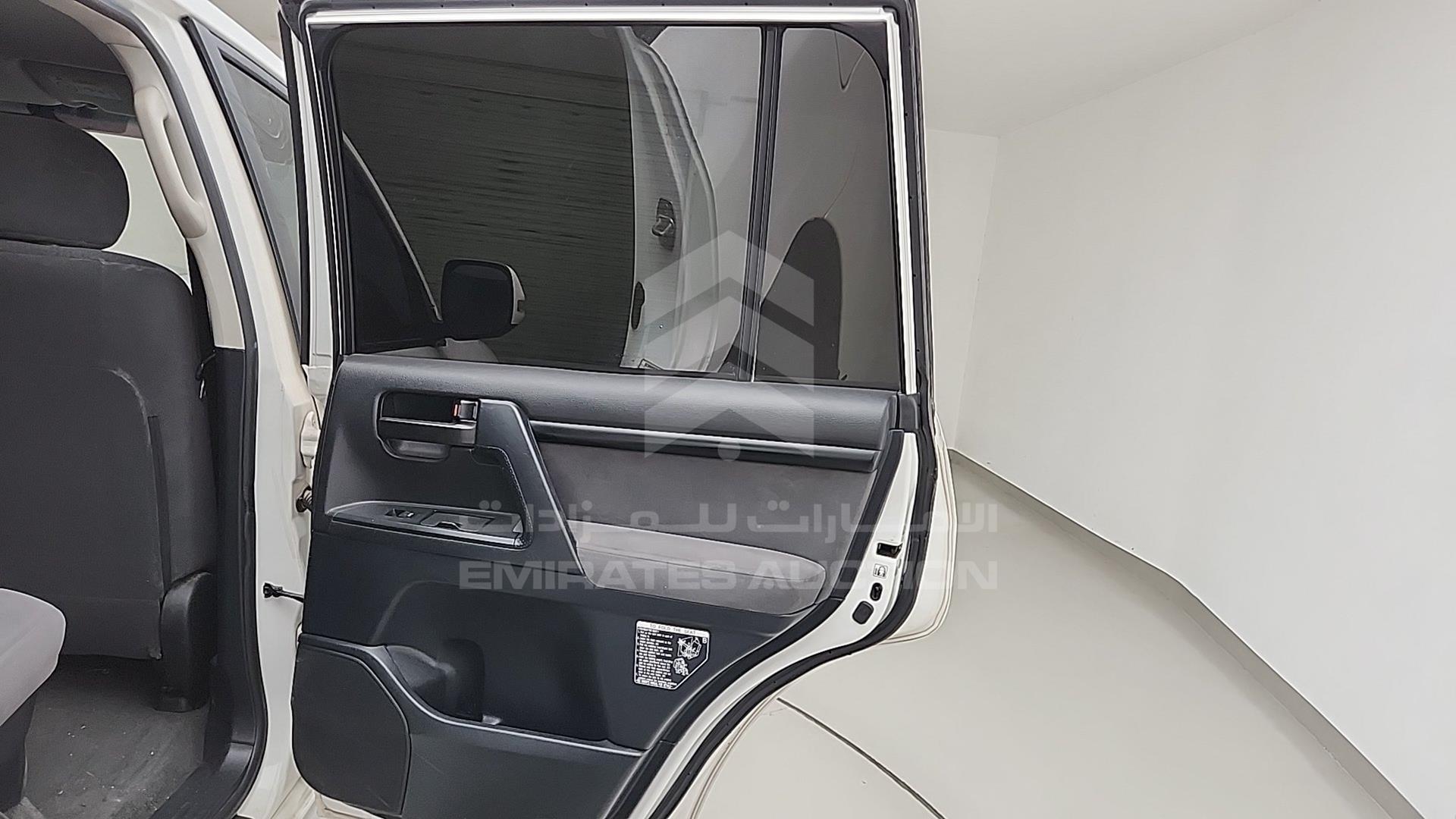 2015 TOYOTA LAND CRUISER VIN: JTMHU09JXF5098016
