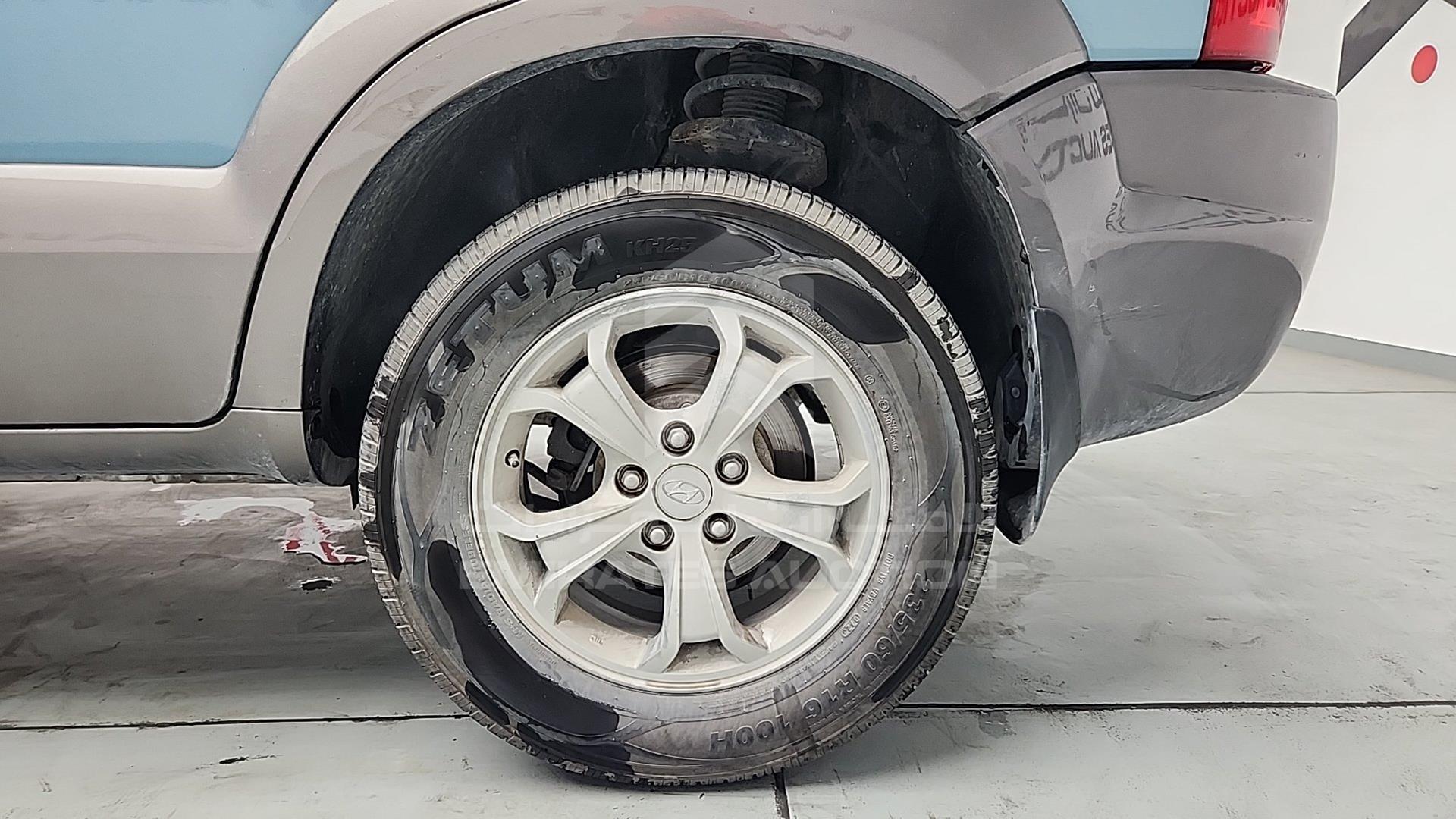 2009 HYUNDAI TUCSON VIN: KMHJM81BX9U992446