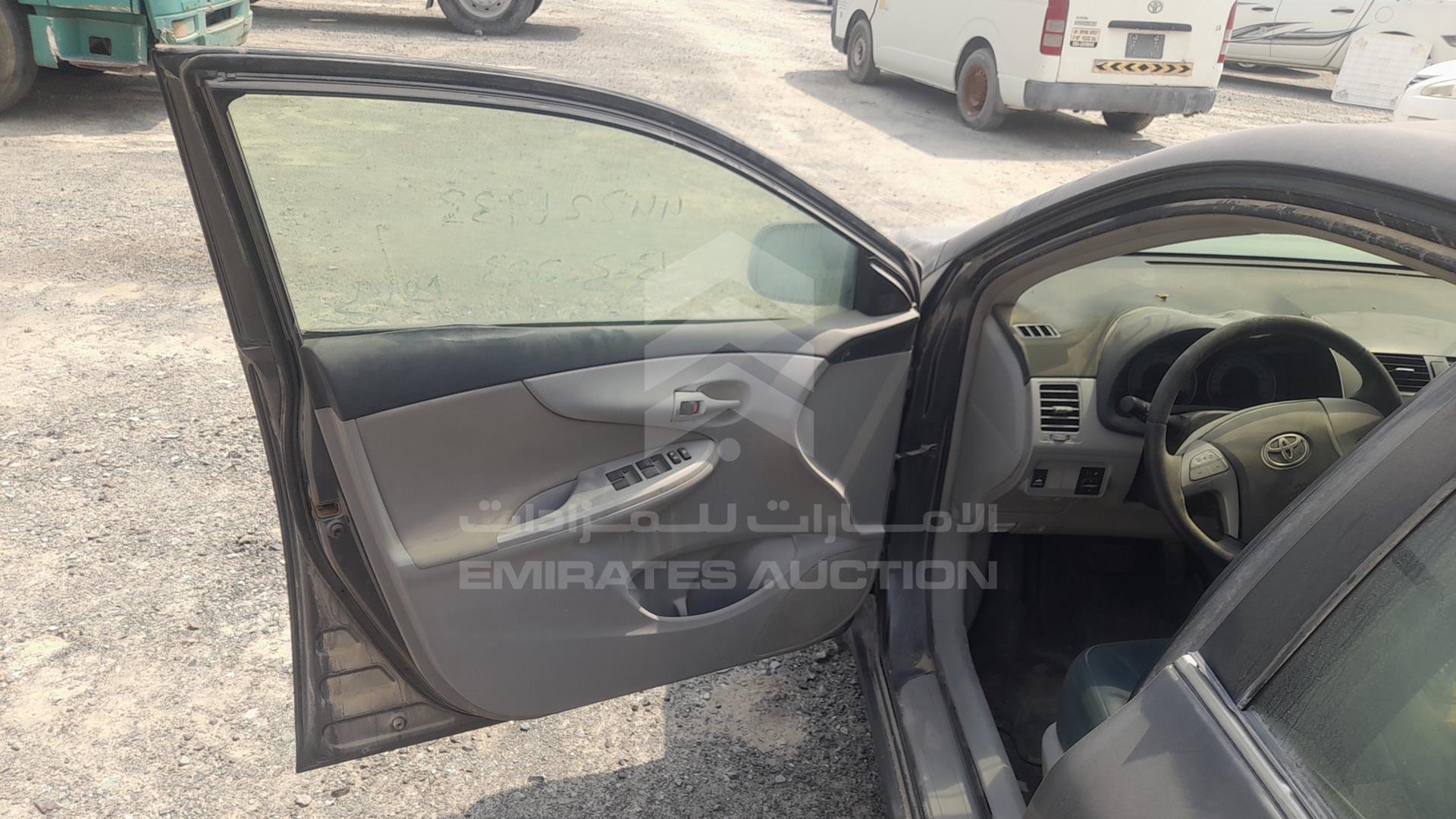 2011 TOYOTA COROLLA VIN: RKLBC42E8B4502575