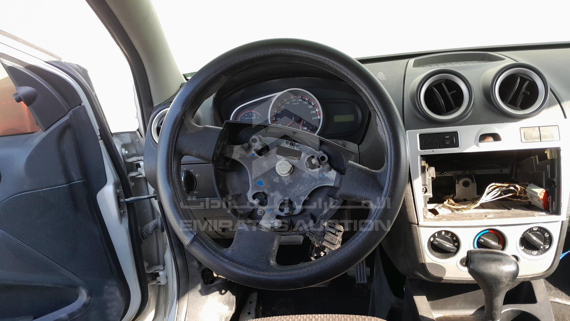 2011 FORD FIGO VIN: MAJTJ21D2BAE39004