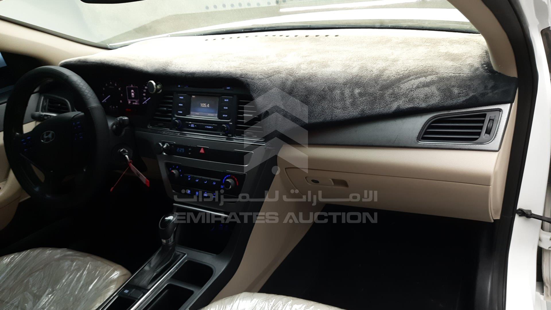 2016 HYUNDAI SONATA VIN: KMHE241G1GA122482