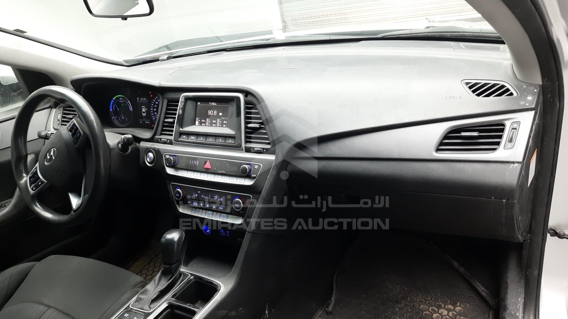 2019 HYUNDAI SONATA VIN: KMHE24130KA093014