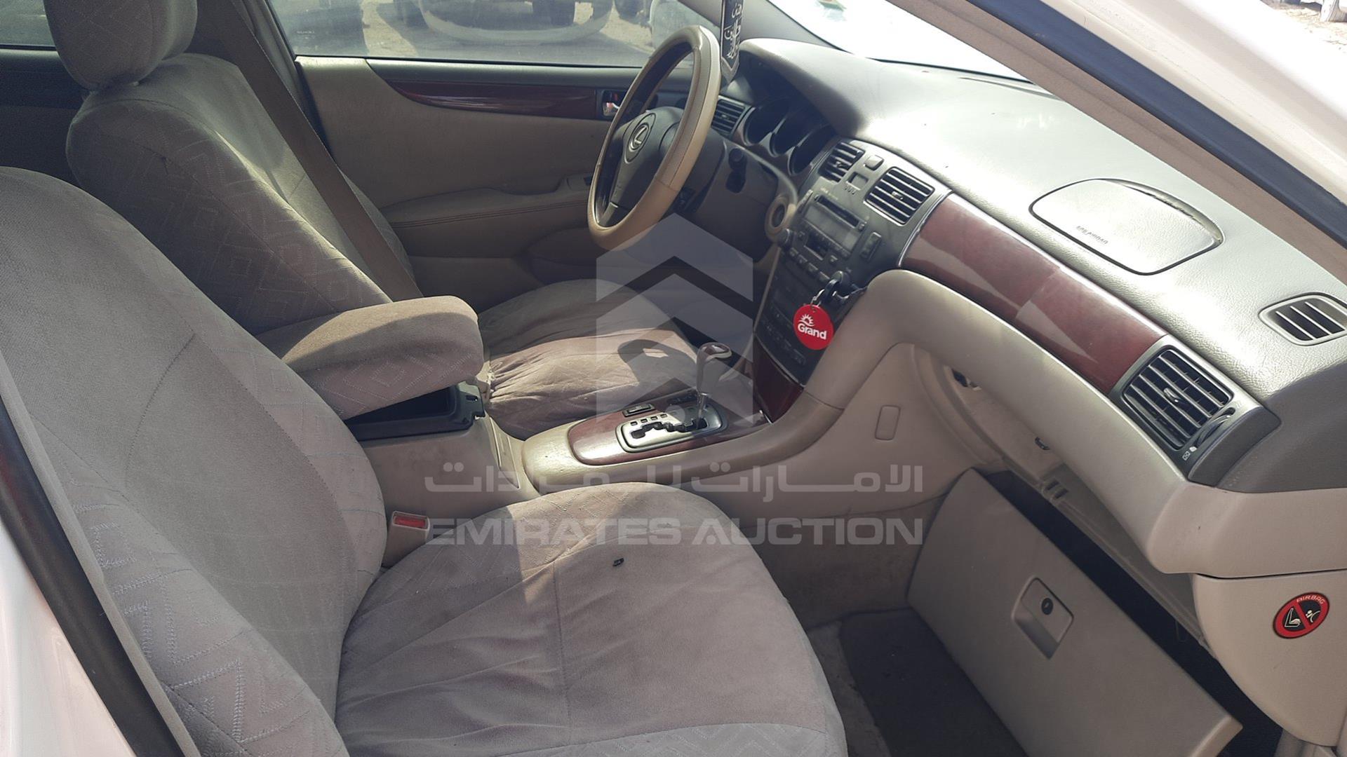 2002 LEXUS ES 300 VIN: JTHBF30G820049888