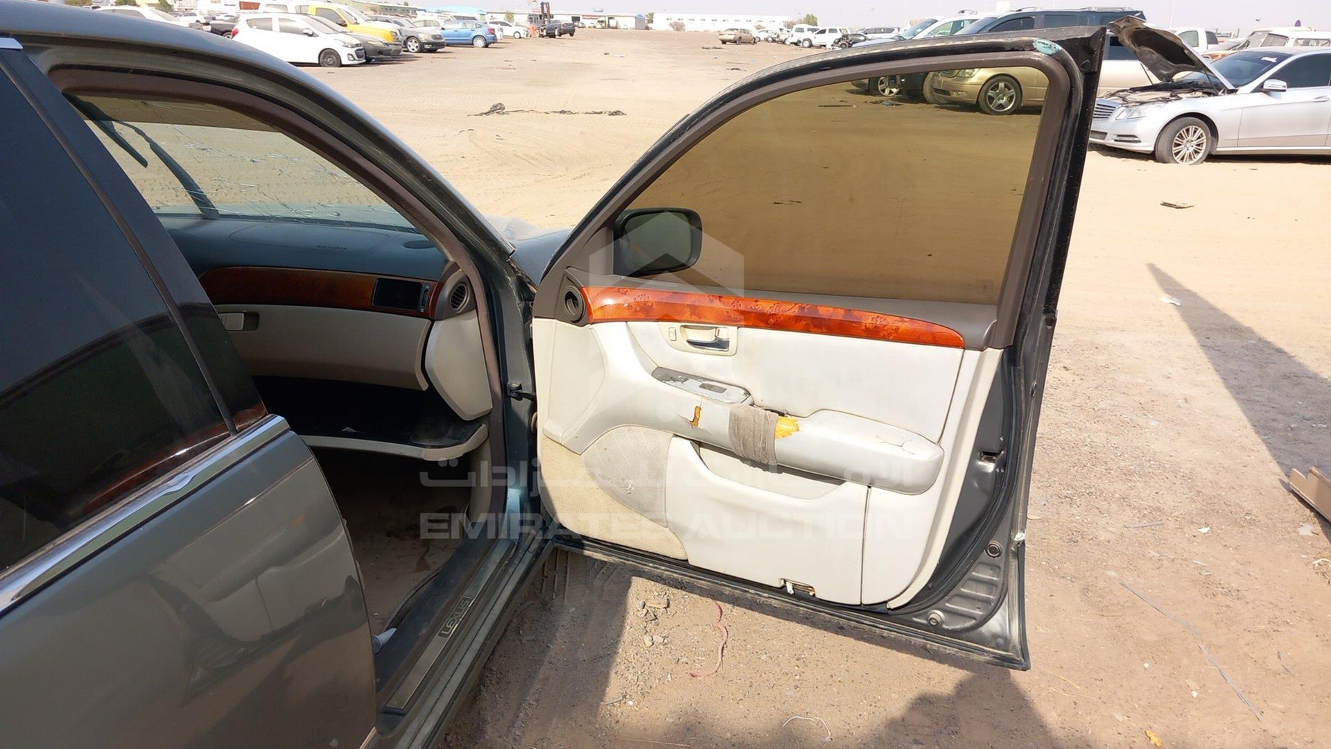 2001 LEXUS LS 430 VIN: JTHBN30FX00017337