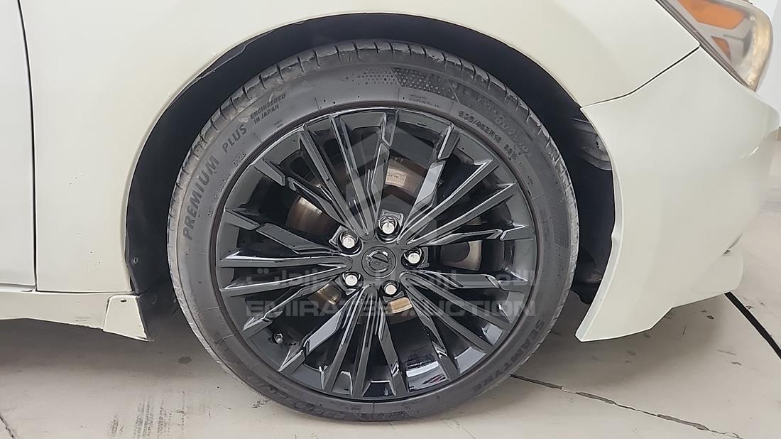 2016 Nissan Maxima — Front Right Tyre — Photo 34