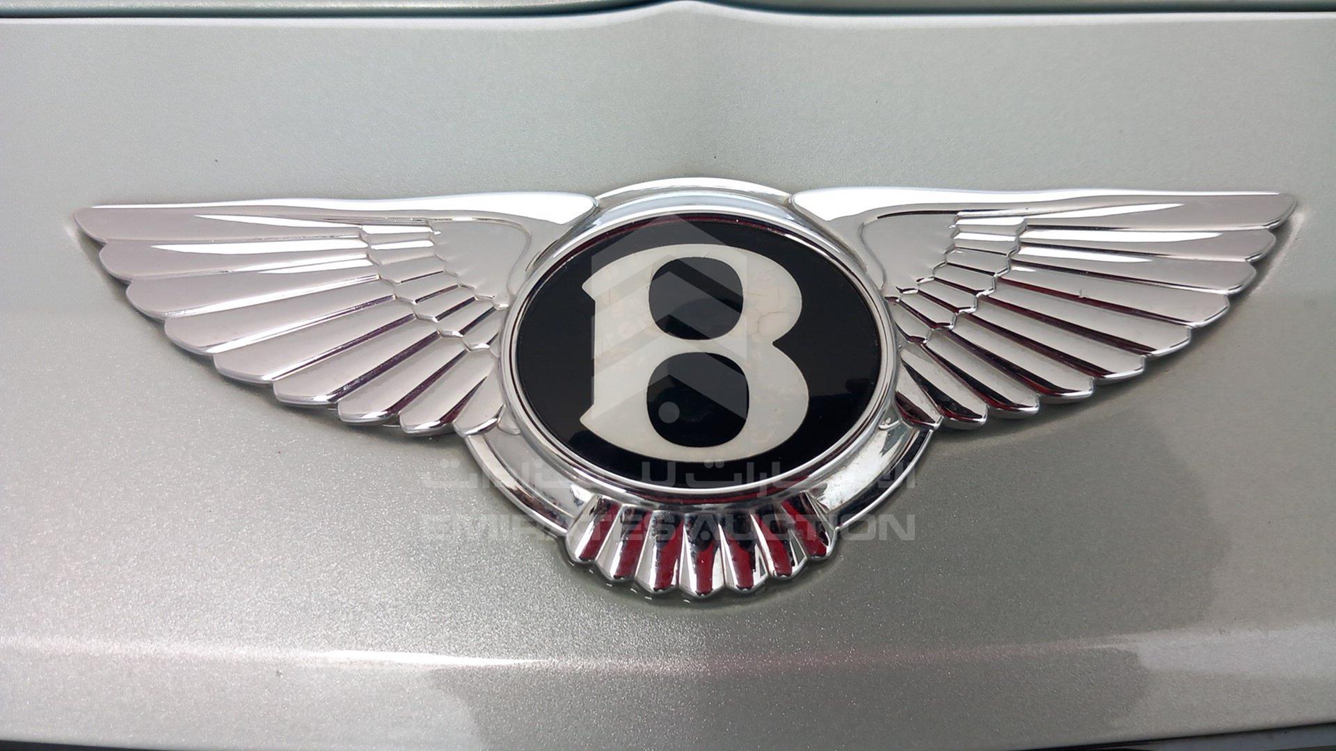 2017 BENTLEY BENTAYGA VIN: SJAAB1ZV5HC016676