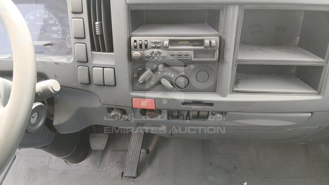 2009 Isuzu Reward NP — Entertainment Systems & Camera Monitor & Navigation — Photo 17