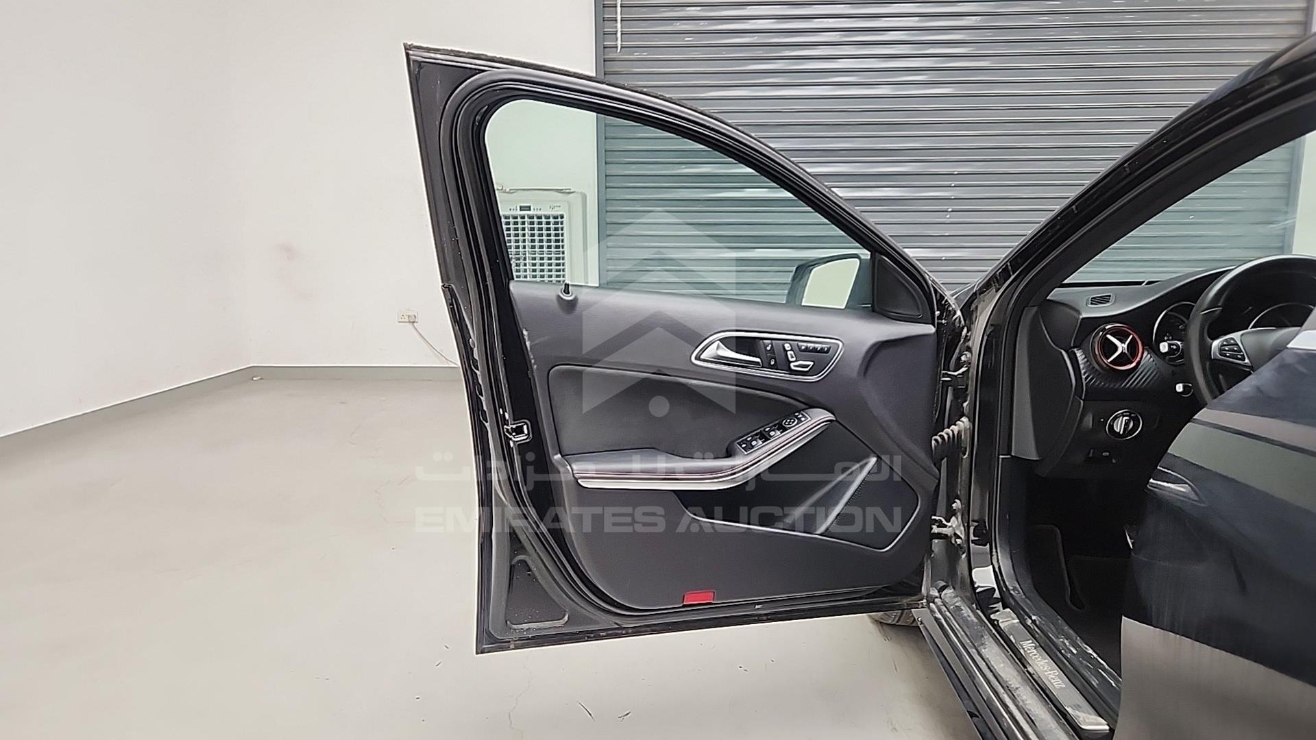 2018 MERCEDES A 250 VIN: WDDBF4EB4JJ734182