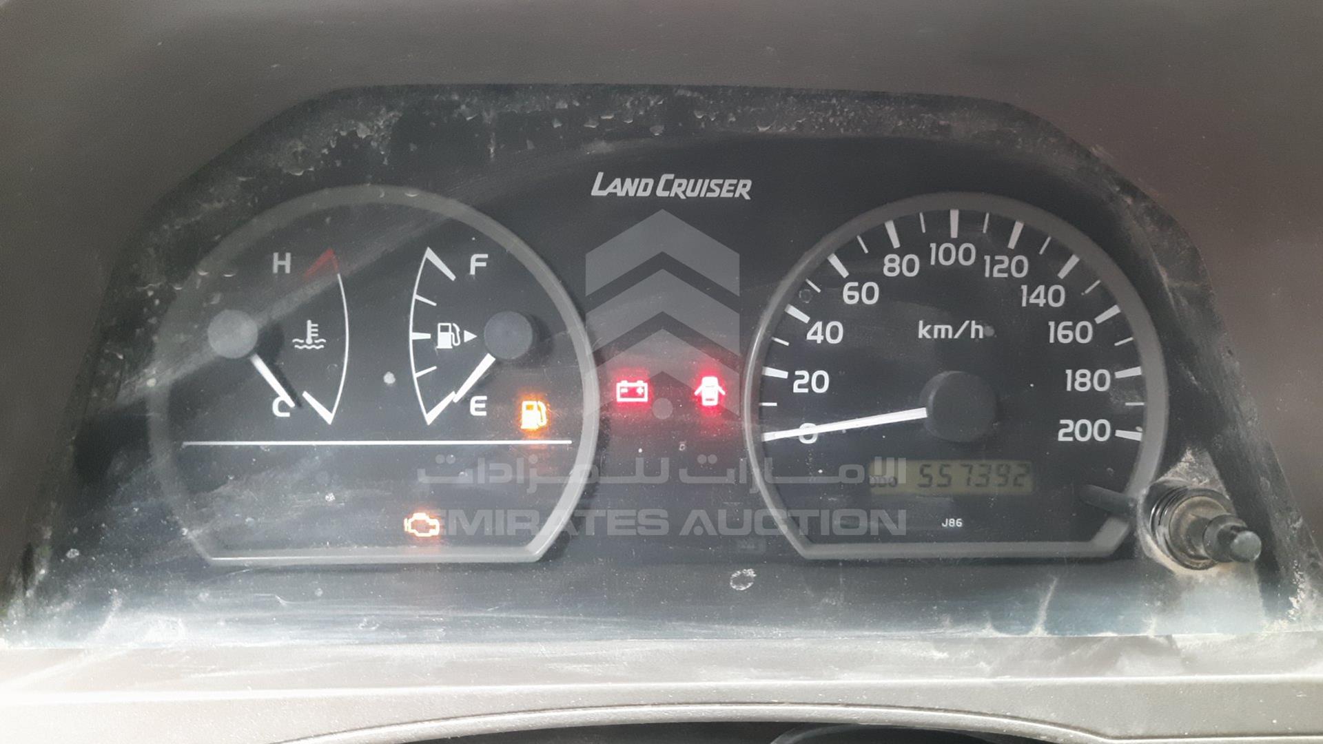 2013 TOYOTA LAND CRUISER VIN: JTFBU71J3D4702655