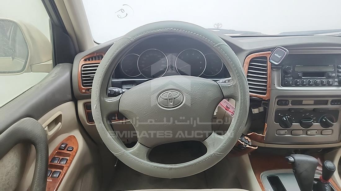 2003 Toyota Land Cruiser — Steering & Mounted Controls — Photo 8
