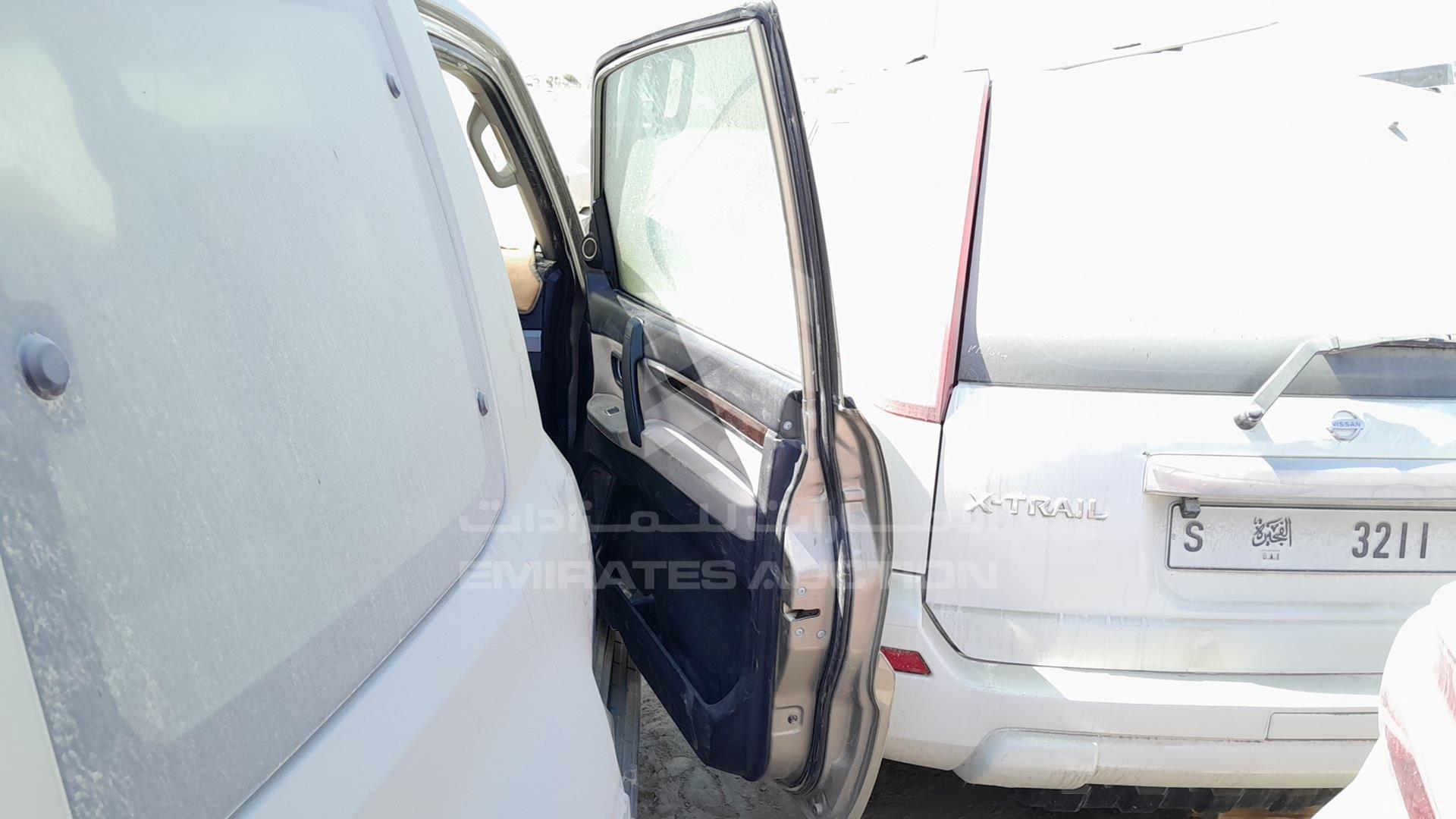 2010 MITSUBISHI PAJERO VIN: JMYMRV85WAJ701504