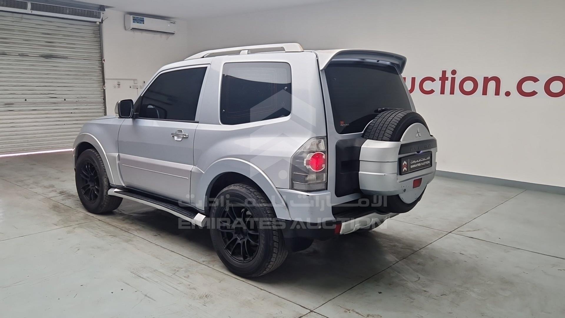 2009 MITSUBISHI PAJERO VIN: JMYMYV87W9J702367