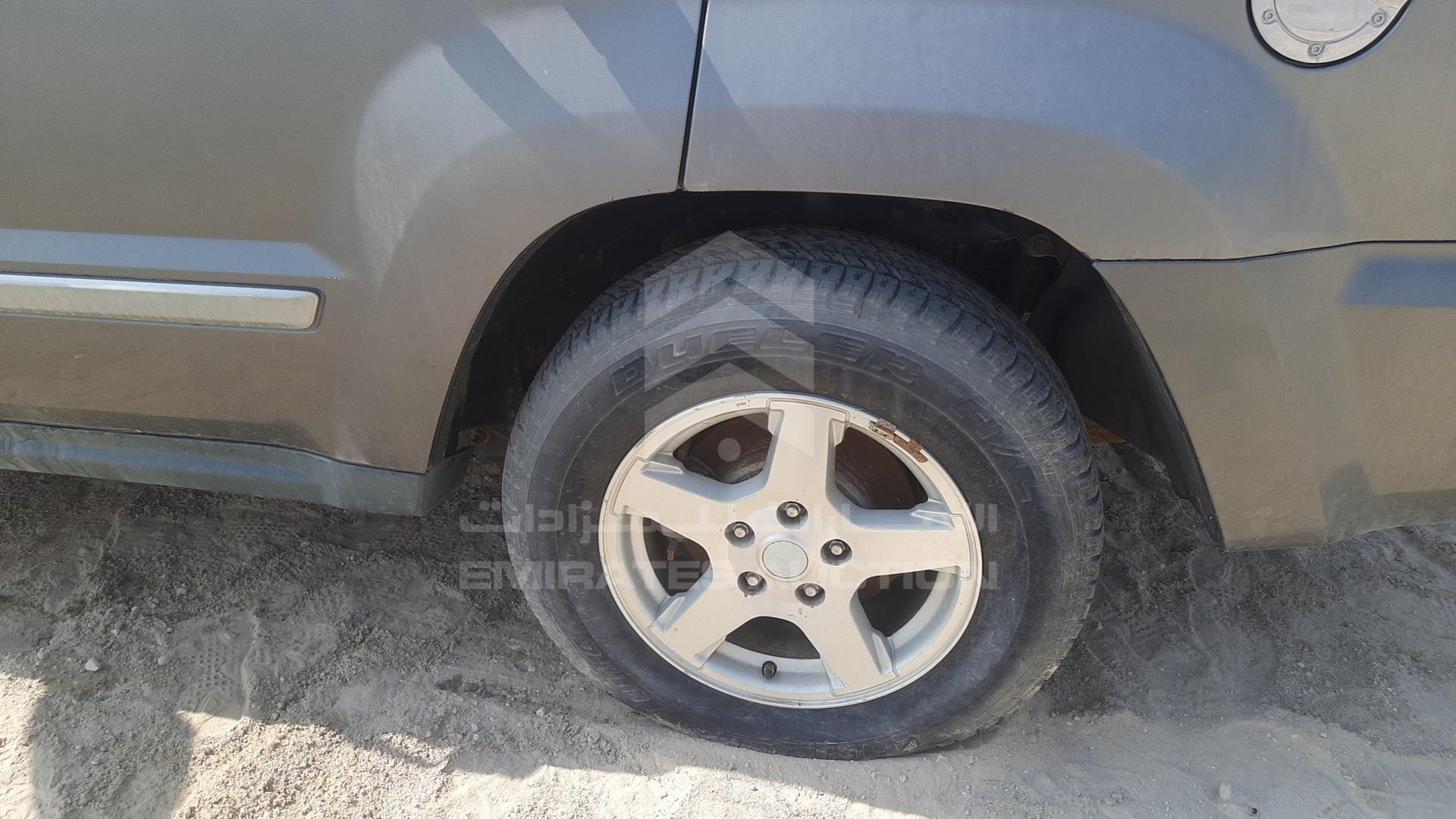 2007 JEEP GRAND CHEROKEE VIN: 1J8HC58N57Y572807