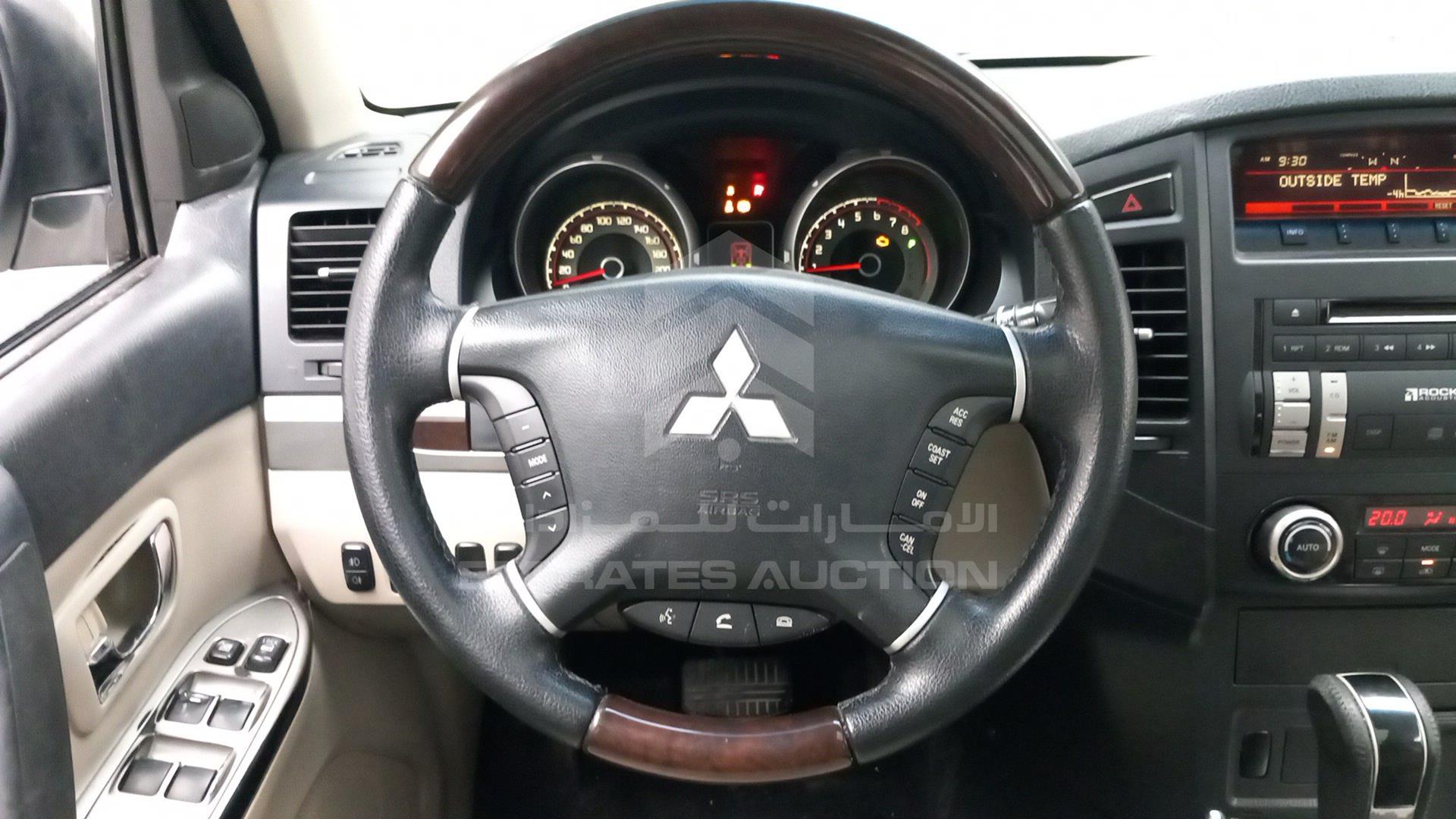 2014 MITSUBISHI PAJERO VIN: JMYLRV95WEJ703780
