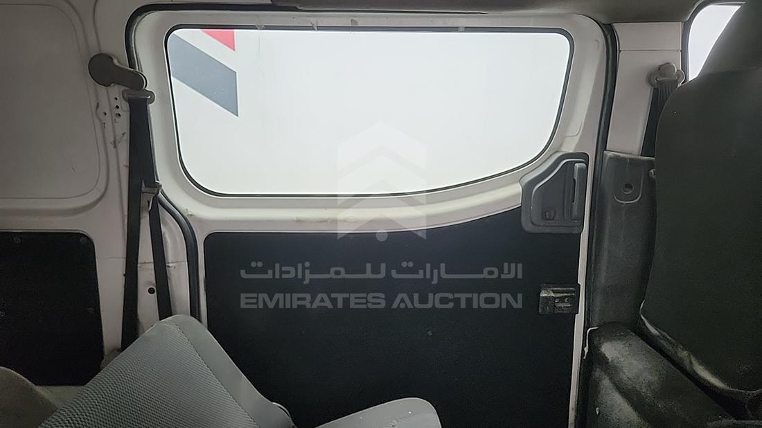 نيسان أورفان 2015 — الباب الخلفي الأيسر — صورة 13