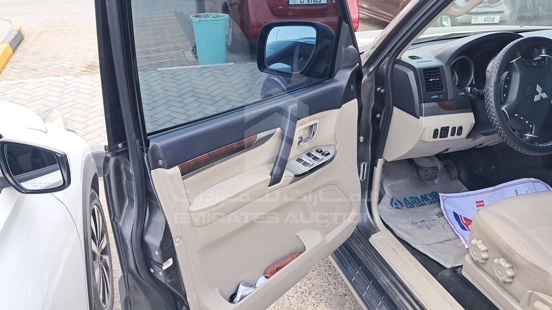 2017 Mitsubishi Pajero — Front Left Door — Photo 9