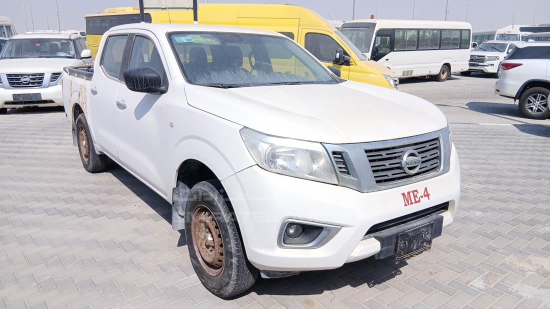 2022 Nissan Navara — Front Right Angle — Photo 10