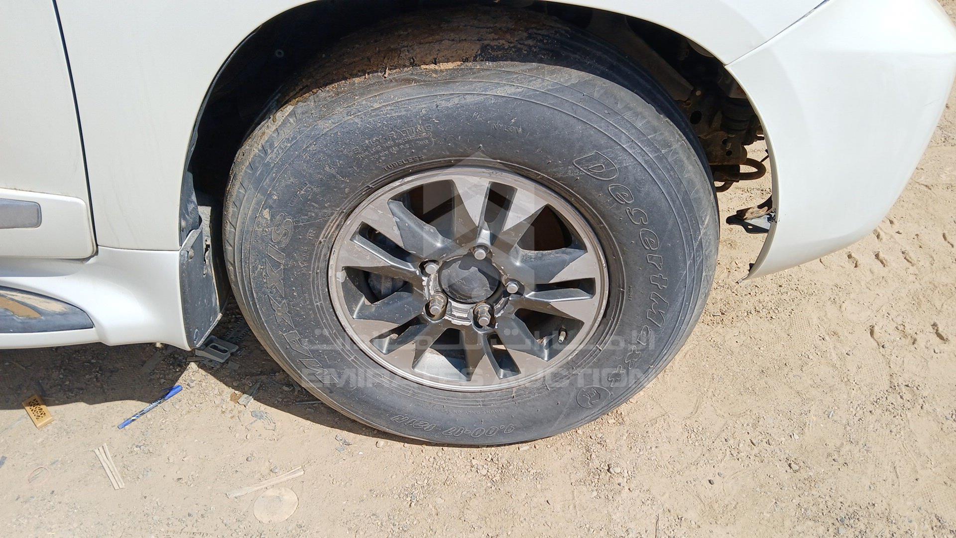 2015 TOYOTA LAND CRUISER VIN: JTMHY05J1F4035936