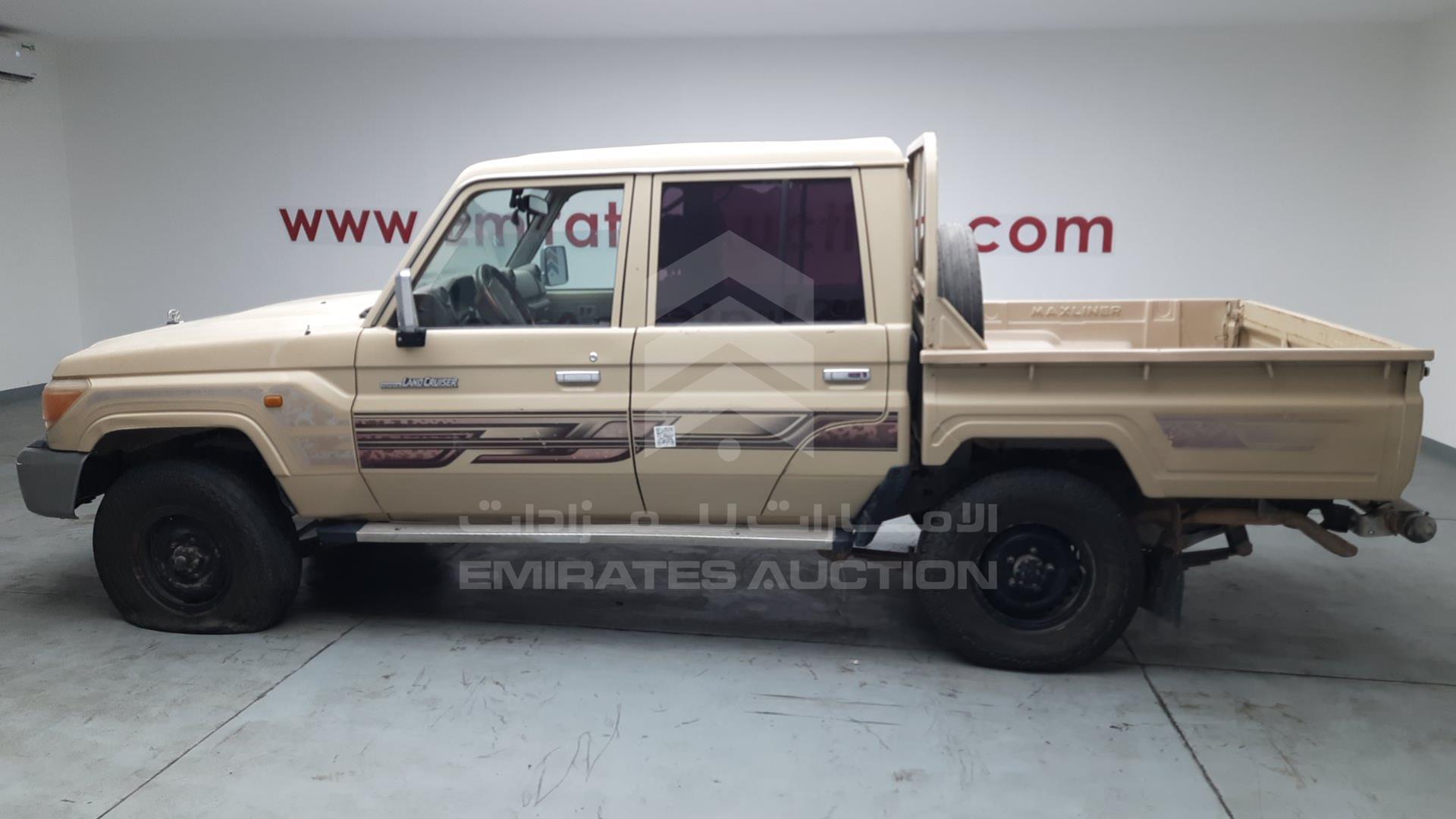 2013 TOYOTA LAND CRUISER VIN: JTFBU71J3D4702655