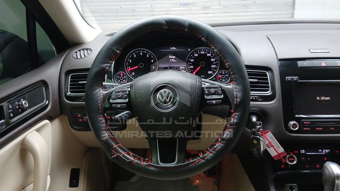 2014 Volkswagen Touareg — Steering & Mounted Controls — Photo 15