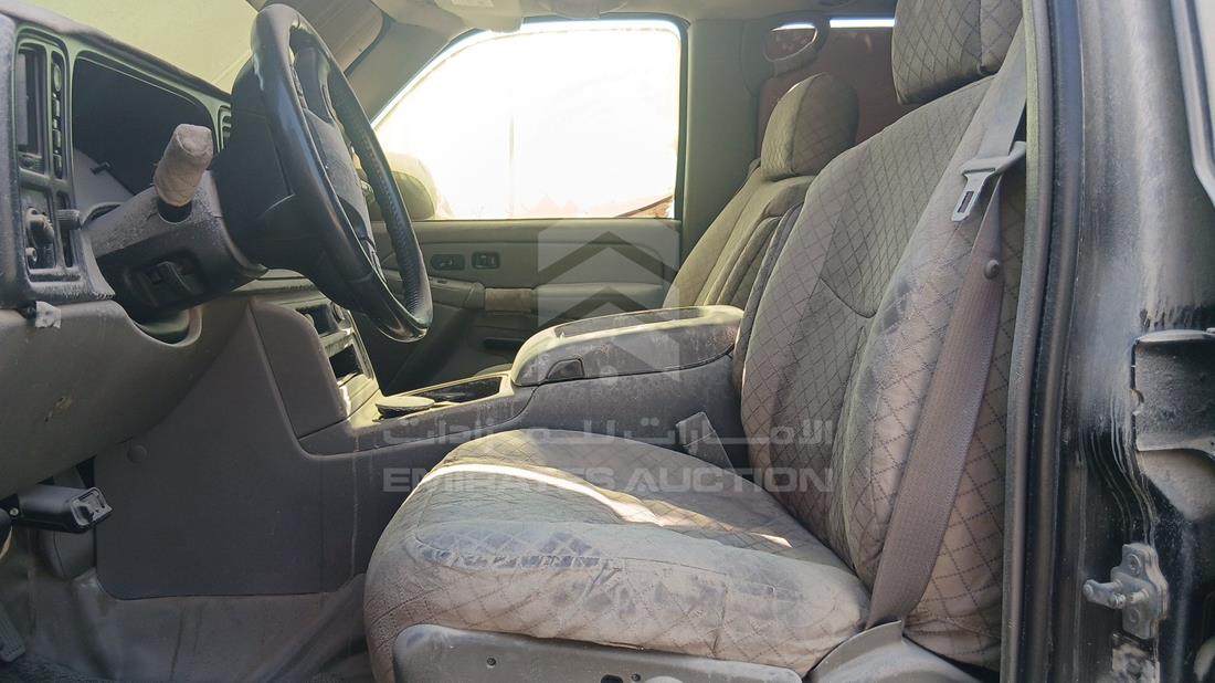 2005 GMC Yukon — Front Left Driver Seat View — Photo 12
