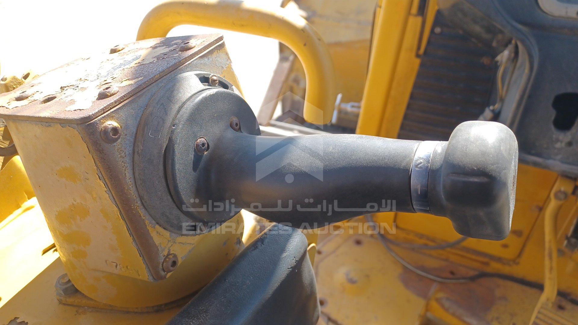 2015 CATERPILLAR D6R VIN: CAT00D6RTEMM00277