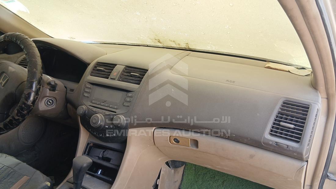 هوندا اكورد 2005 — زاوية واجهة الراكب الأمامي الأيمن — صورة 23