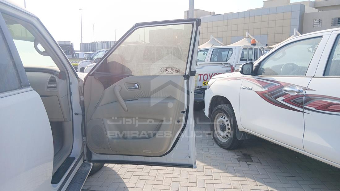 نيسان باترول 2019 — الباب الأمامي الأيمن — صورة 24